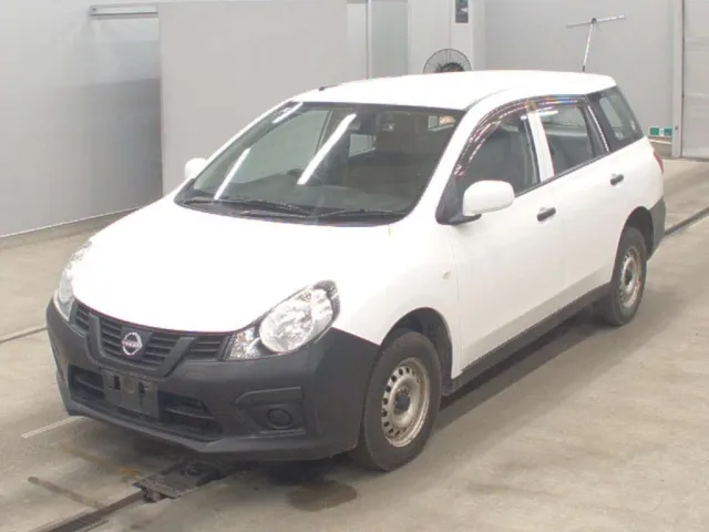 NISSAN AD 2021
